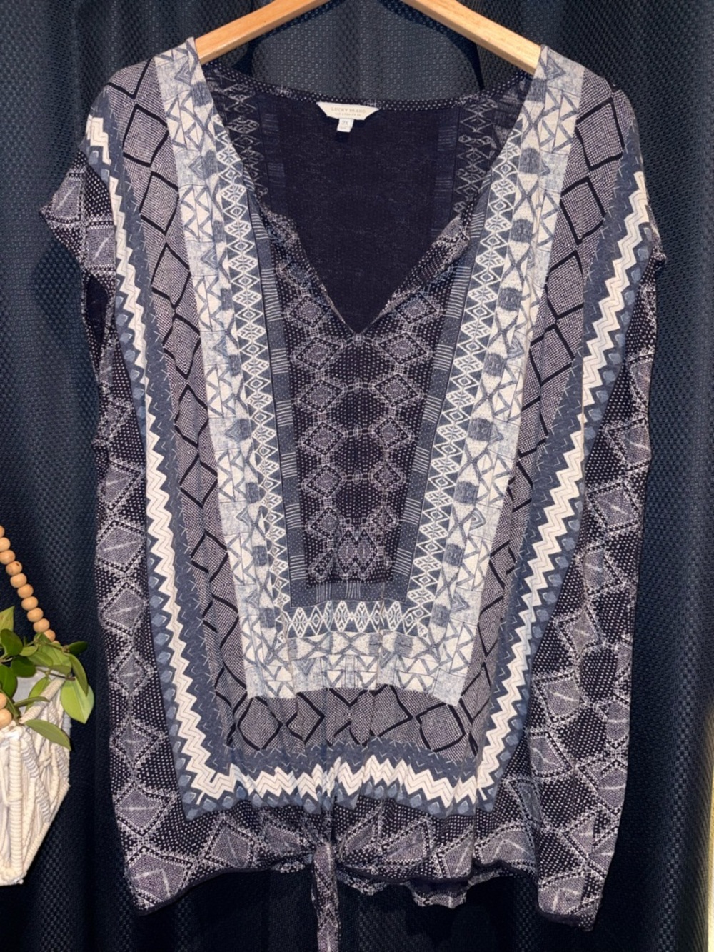Lucky Brand Navy and White Printed Tie-Hem V-Neck Top 2X